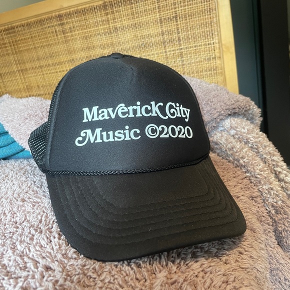Maverick City black trucker hat - Picture 2 of 4